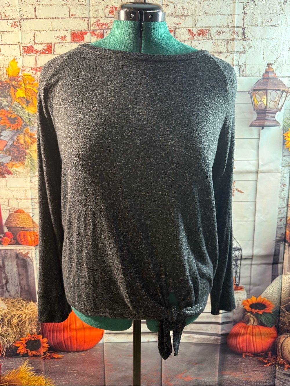 120-Gibson Charcoal Gray Tie-Hem Pullover Sweatshirt